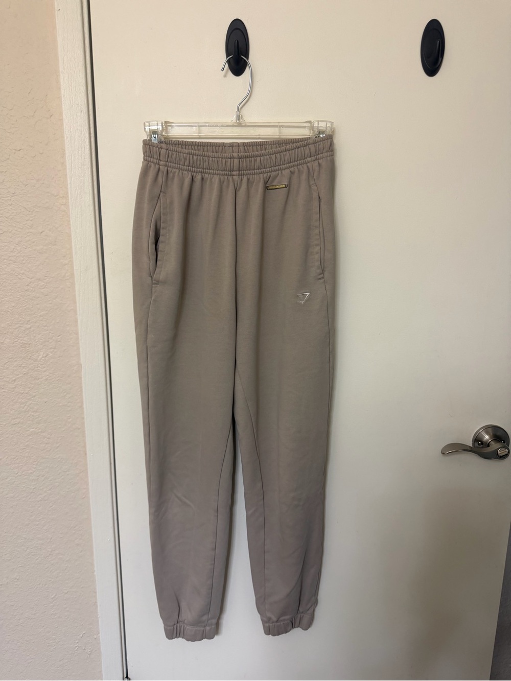 Gymshark women’s Taupe/Beige Jogger Sweatpants